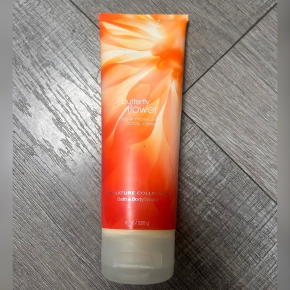 Bath & Body Works Signature Creamy Body Cream Butterfly Flower 8 oz RARE - Picture 3 of 4
